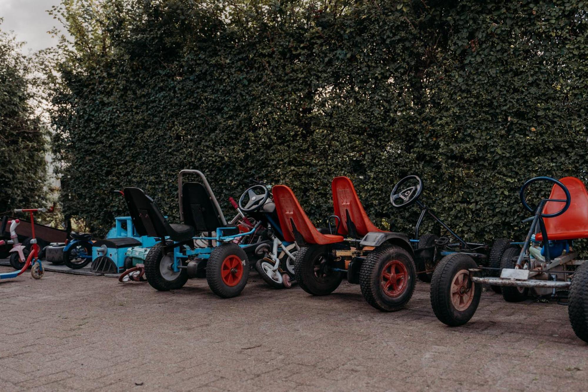 Camping De Tulpenweide Lege Kampeerplaats, Lege Plaats Op Het Gras Zonder Bed Breezand Exterior foto