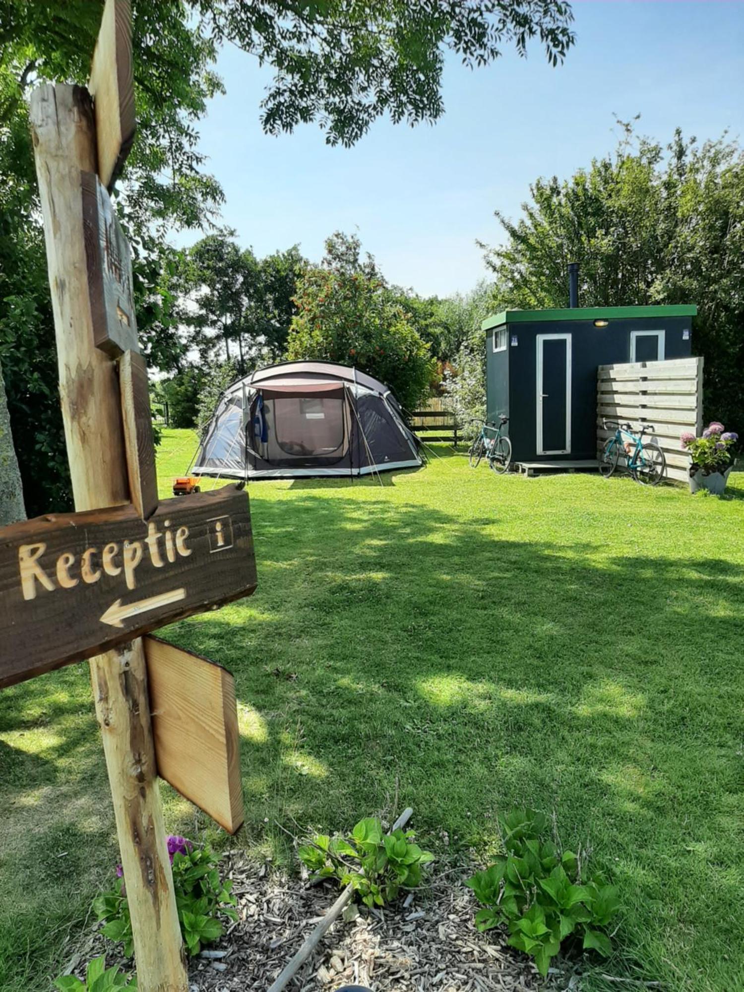 Camping De Tulpenweide Lege Kampeerplaats, Lege Plaats Op Het Gras Zonder Bed Breezand Cameră foto