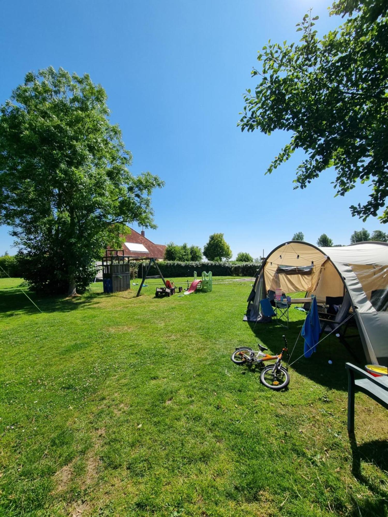 Camping De Tulpenweide Lege Kampeerplaats, Lege Plaats Op Het Gras Zonder Bed Breezand Cameră foto