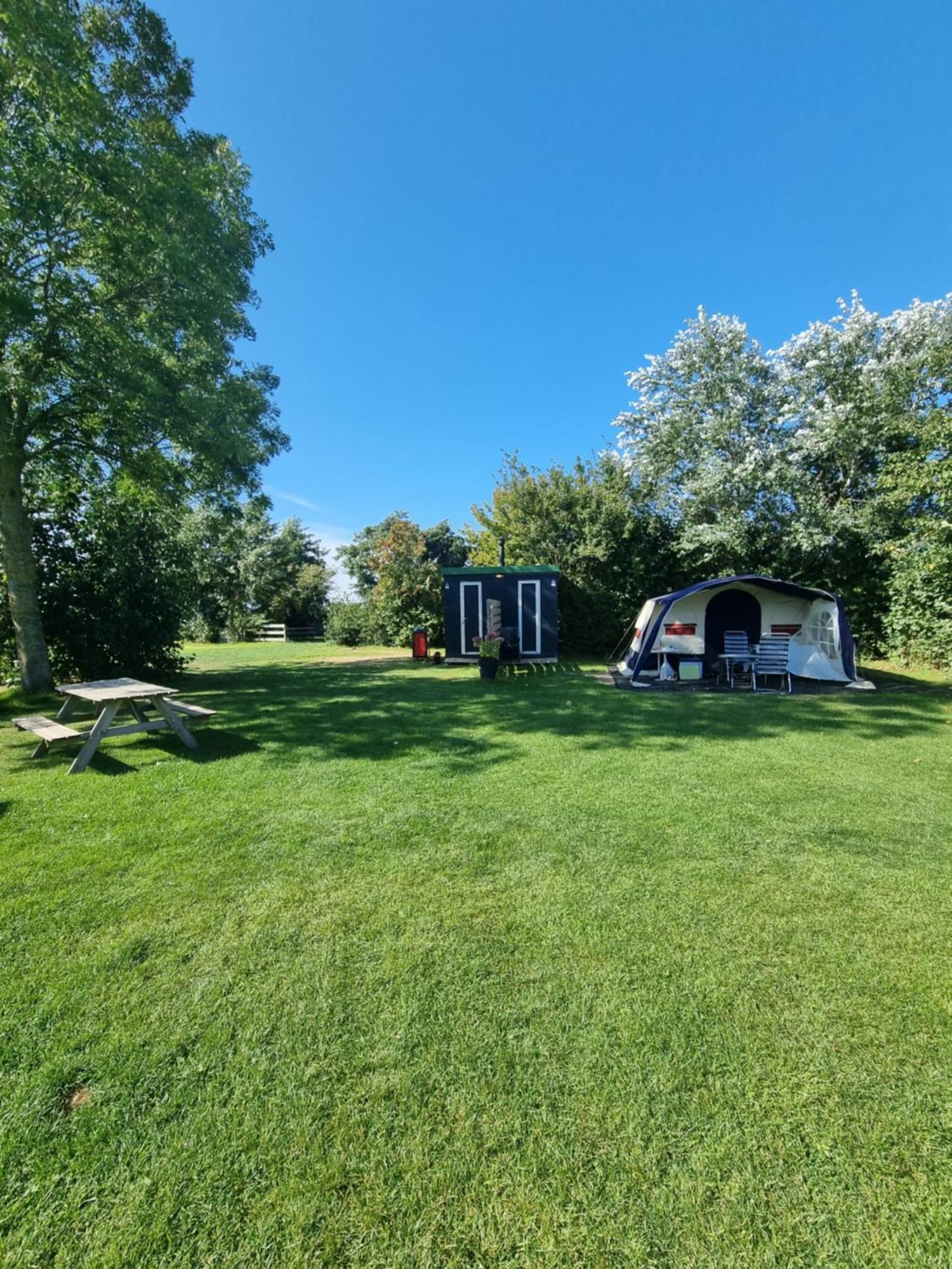 Camping De Tulpenweide Lege Kampeerplaats, Lege Plaats Op Het Gras Zonder Bed Breezand Cameră foto